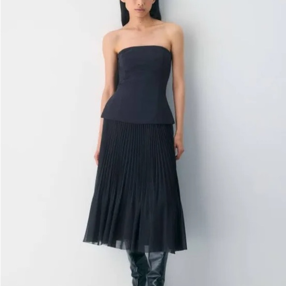 Aritzia Twirl Pleated Skirt